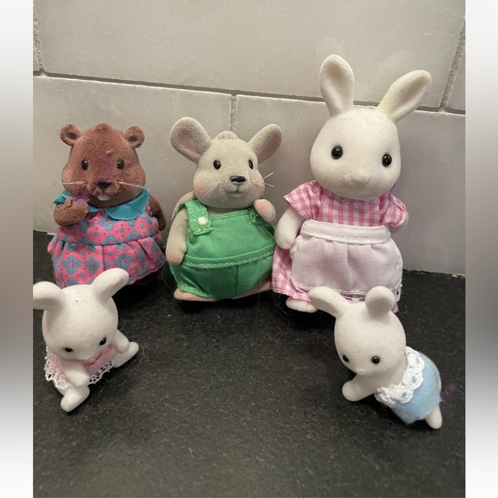 Calico Critters Adorable Small Pet Figurine Set - Multicolor